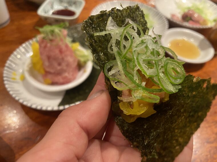 海苔に巻いて食べる