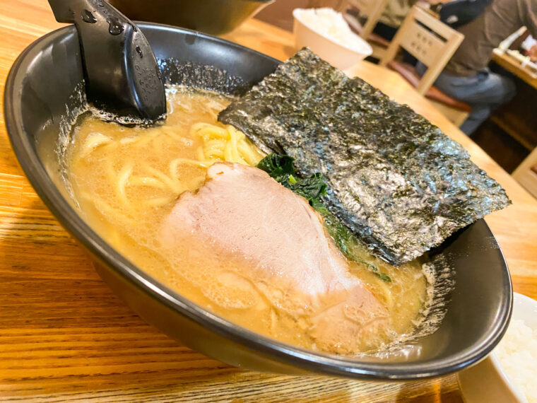 ラーメンと無料のごはん